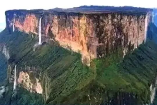 Mount Roraima – Venezuela (Top 10 Unexplained Geological Formations)